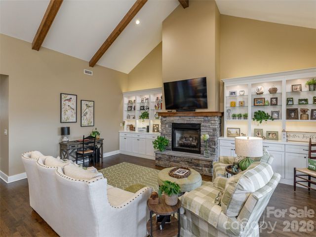 96 Copper Creek Lane, Hendersonville, NC 28739