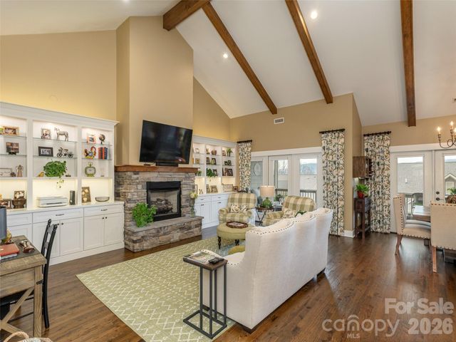 96 Copper Creek Lane, Hendersonville, NC 28739