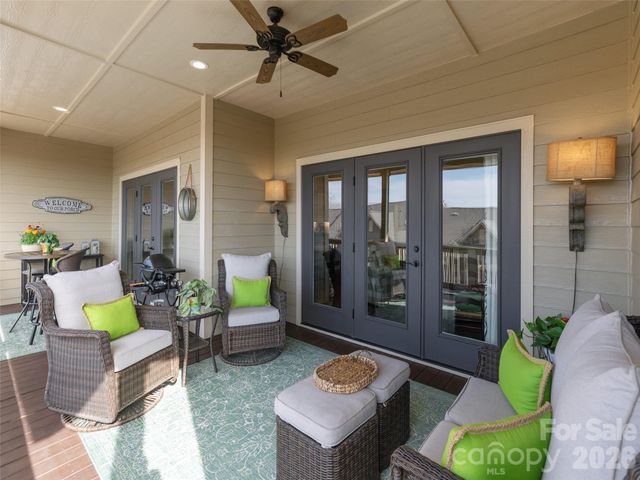 96 Copper Creek Lane, Hendersonville, NC 28739