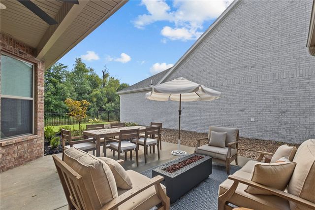 4545 W Huron Loop, Fayetteville, AR 72704