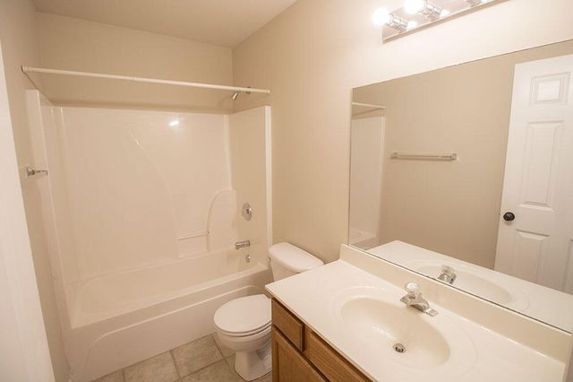 1880 W FIELD ST, Columbia, MO 65203