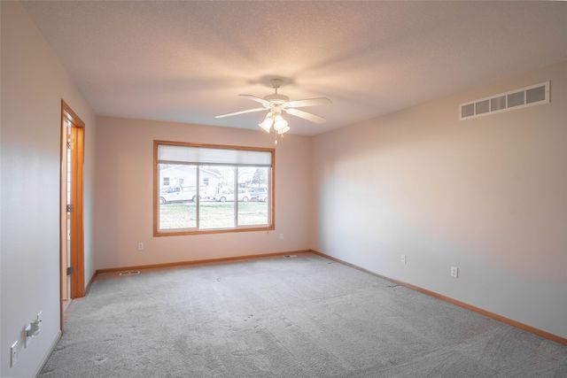 4882 NE 39th Avenue, Des Moines, IA 50317