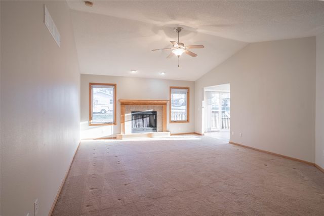 4882 NE 39th Avenue, Des Moines, IA 50317