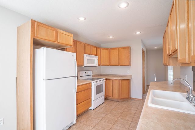 4882 NE 39th Avenue, Des Moines, IA 50317