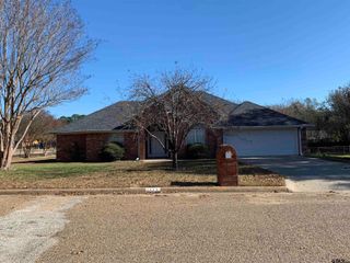 1420 Lee Drive, Mineola, TX 75773