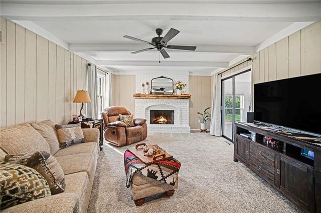 400 Appaloosa Drive, Raymore, MO 64083