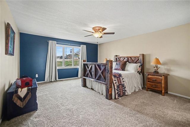 400 Appaloosa Drive, Raymore, MO 64083