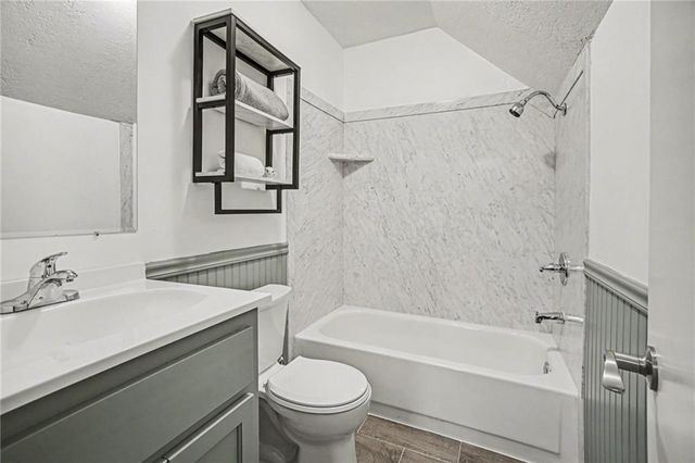 400 Appaloosa Drive, Raymore, MO 64083