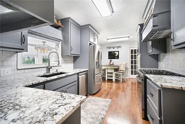 400 Appaloosa Drive, Raymore, MO 64083