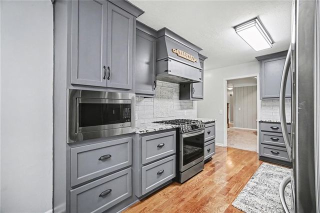 400 Appaloosa Drive, Raymore, MO 64083