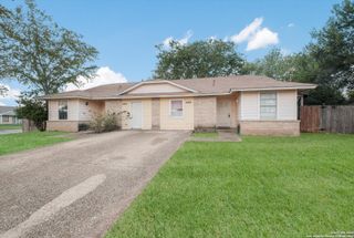 5205 Meadow Pond St, San Antonio, TX 78250