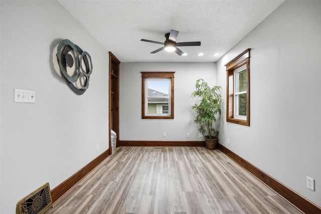 3806 E Avenue NE, Cedar Rapids, IA 52402