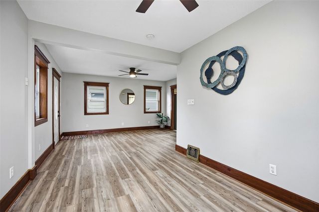 3806 E Avenue NE, Cedar Rapids, IA 52402
