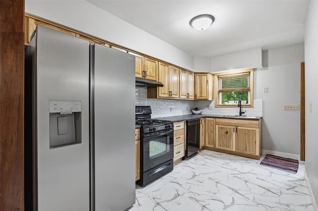 3806 E Avenue NE, Cedar Rapids, IA 52402