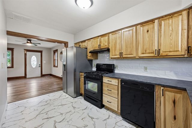 3806 E Avenue NE, Cedar Rapids, IA 52402