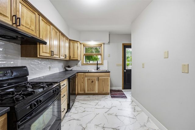 3806 E Avenue NE, Cedar Rapids, IA 52402