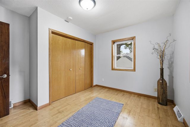 3806 E Avenue NE, Cedar Rapids, IA 52402