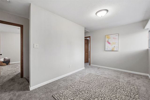 3806 E Avenue NE, Cedar Rapids, IA 52402