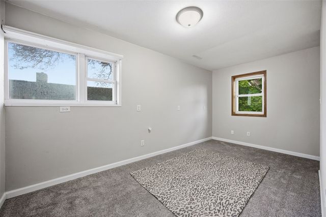 3806 E Avenue NE, Cedar Rapids, IA 52402
