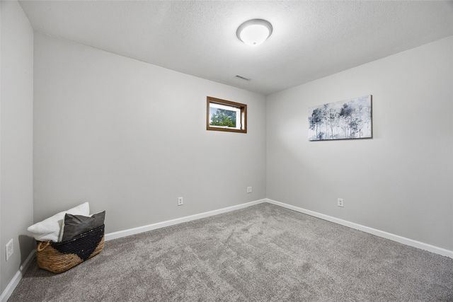 3806 E Avenue NE, Cedar Rapids, IA 52402