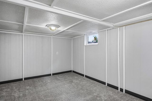 3806 E Avenue NE, Cedar Rapids, IA 52402