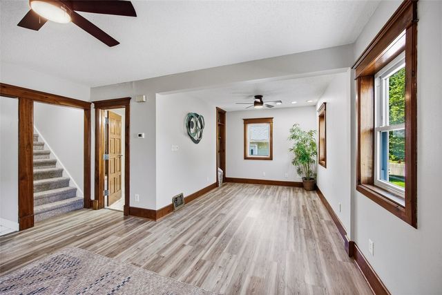3806 E Avenue NE, Cedar Rapids, IA 52402