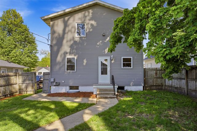 3806 E Avenue NE, Cedar Rapids, IA 52402