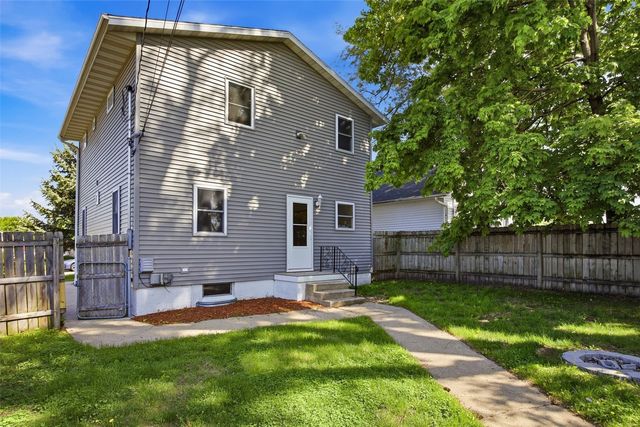 3806 E Avenue NE, Cedar Rapids, IA 52402