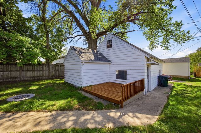 3806 E Avenue NE, Cedar Rapids, IA 52402