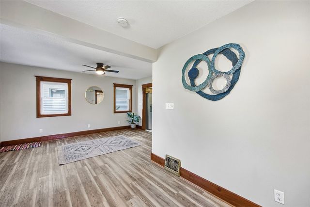 3806 E Avenue NE, Cedar Rapids, IA 52402