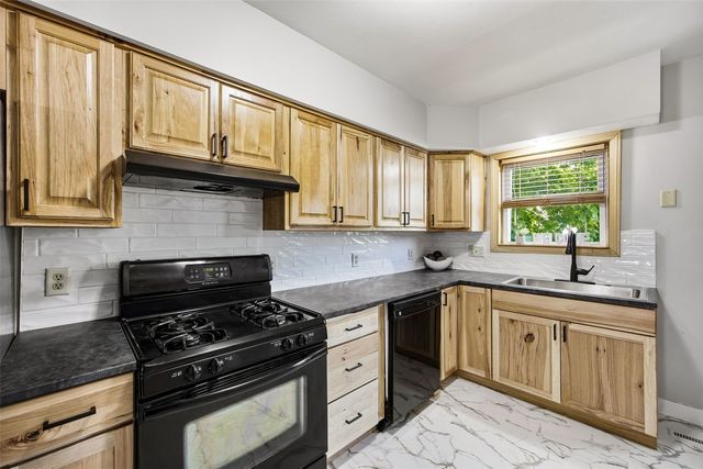 3806 E Avenue NE, Cedar Rapids, IA 52402