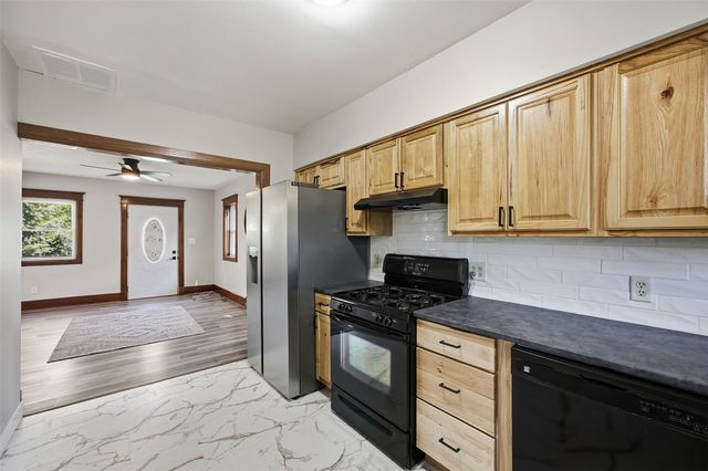 3806 E Avenue NE, Cedar Rapids, IA 52402