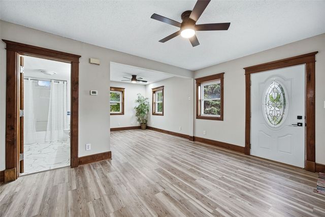 3806 E Avenue NE, Cedar Rapids, IA 52402