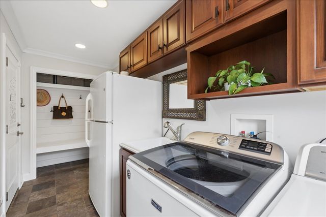 334 E Winchester Road, Libertyville, IL 60048