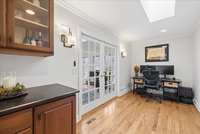 334 E Winchester Road, Libertyville, IL 60048