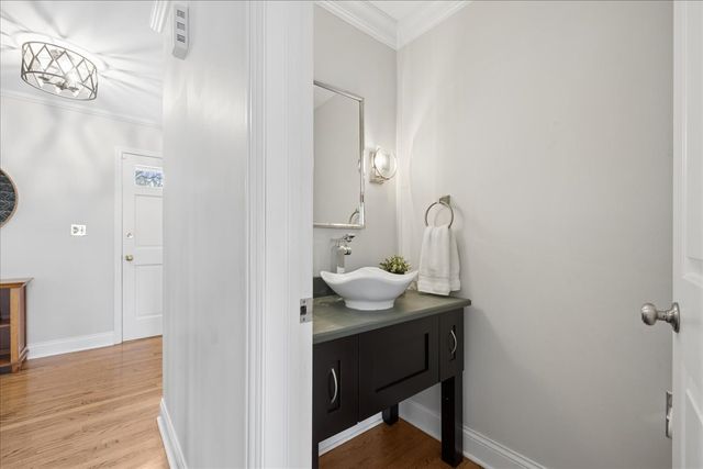 334 E Winchester Road, Libertyville, IL 60048