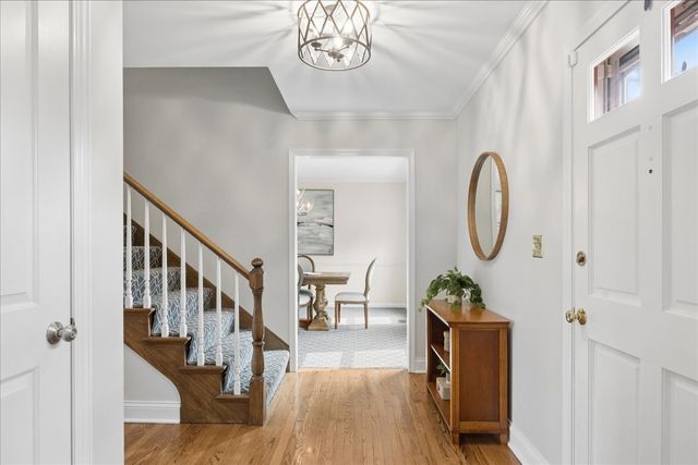 334 E Winchester Road, Libertyville, IL 60048