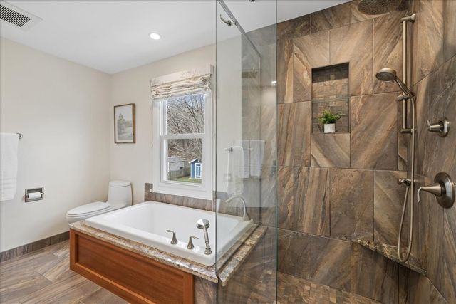 334 E Winchester Road, Libertyville, IL 60048