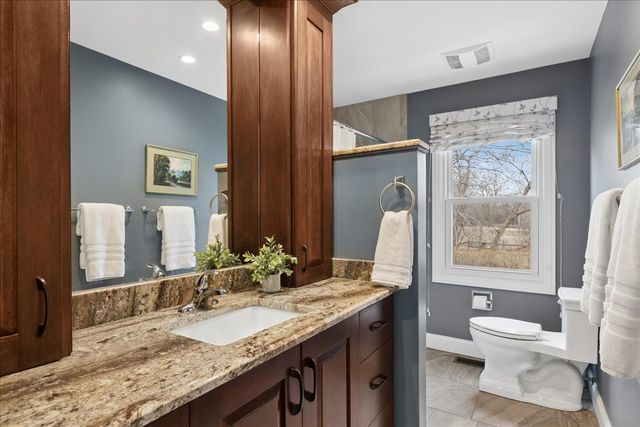 334 E Winchester Road, Libertyville, IL 60048