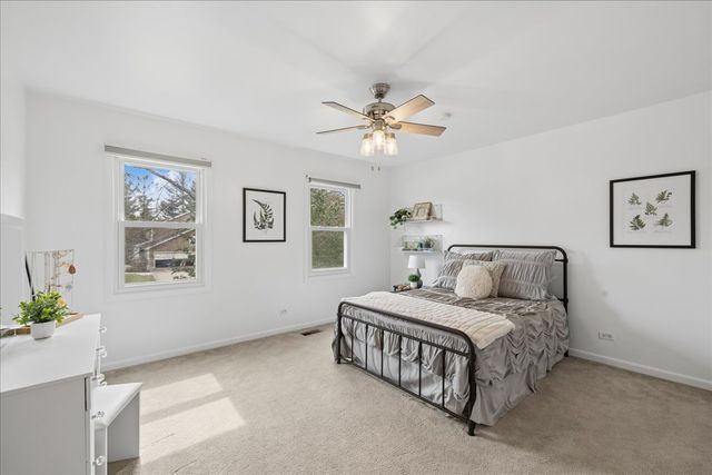 334 E Winchester Road, Libertyville, IL 60048