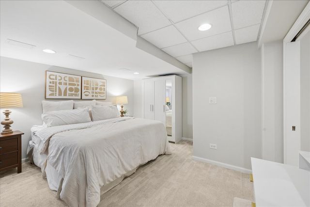 334 E Winchester Road, Libertyville, IL 60048