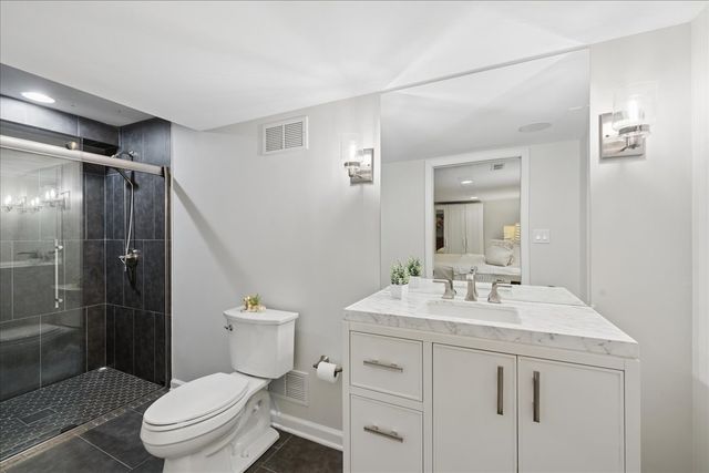 334 E Winchester Road, Libertyville, IL 60048