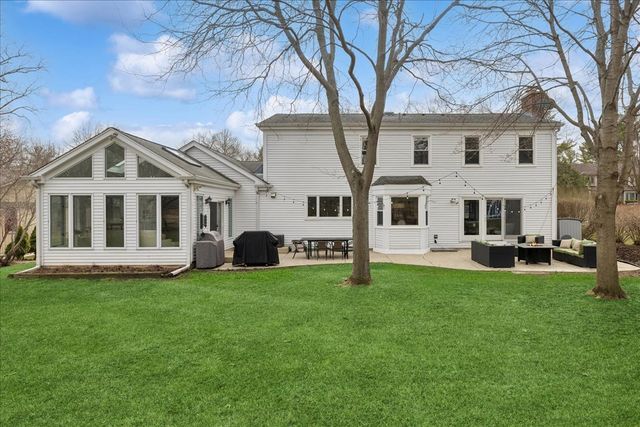 334 E Winchester Road, Libertyville, IL 60048