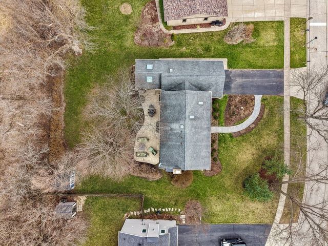 334 E Winchester Road, Libertyville, IL 60048