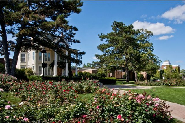 334 E Winchester Road, Libertyville, IL 60048