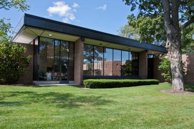 334 E Winchester Road, Libertyville, IL 60048