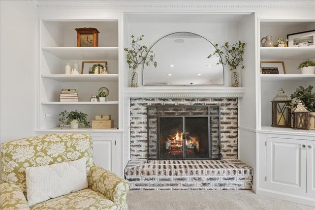 334 E Winchester Road, Libertyville, IL 60048