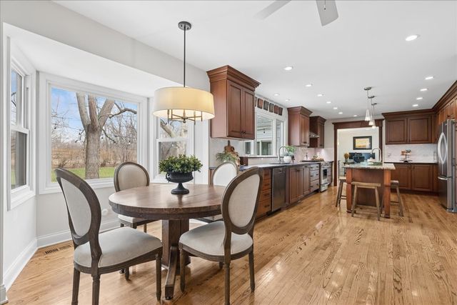 334 E Winchester Road, Libertyville, IL 60048