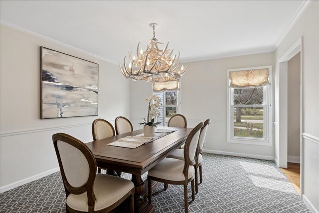 334 E Winchester Road, Libertyville, IL 60048