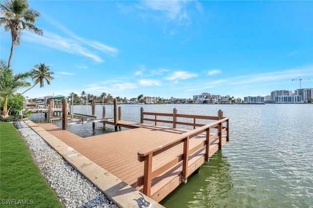 236 Lagoon AVE, Naples, FL 34108